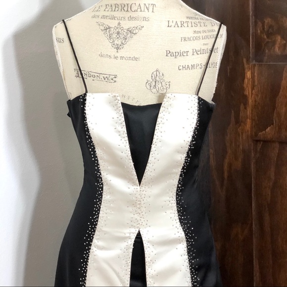 Niki by Niki Livas, Two-Tone, A-line Gown - Picture 2 of 9